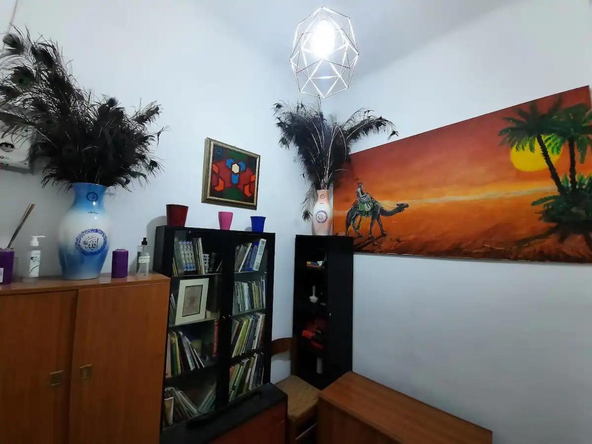 Private Room In A Quiet Apartment In The City Center Milan Bagian luar foto