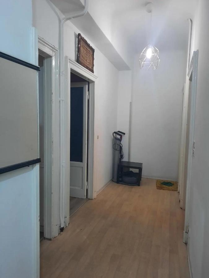 Private Room In A Quiet Apartment In The City Center Milan Bagian luar foto