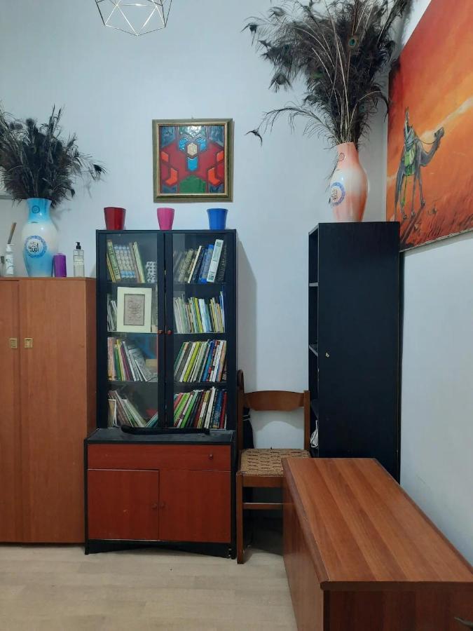 Private Room In A Quiet Apartment In The City Center Milan Bagian luar foto